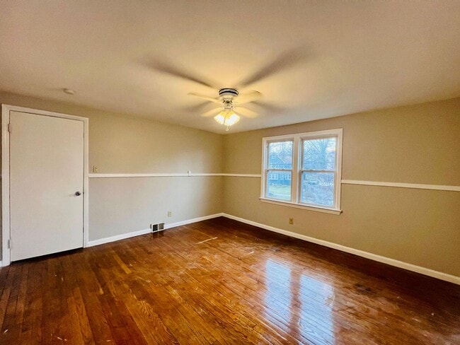 Building Photo - Bluestone Charm