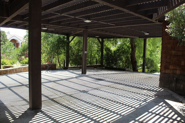 Building Photo - Unique Bakersfield Home for Rent Bakersfiled Country Club