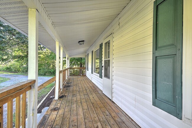Building Photo - 875 S Pickens Bridge Rd