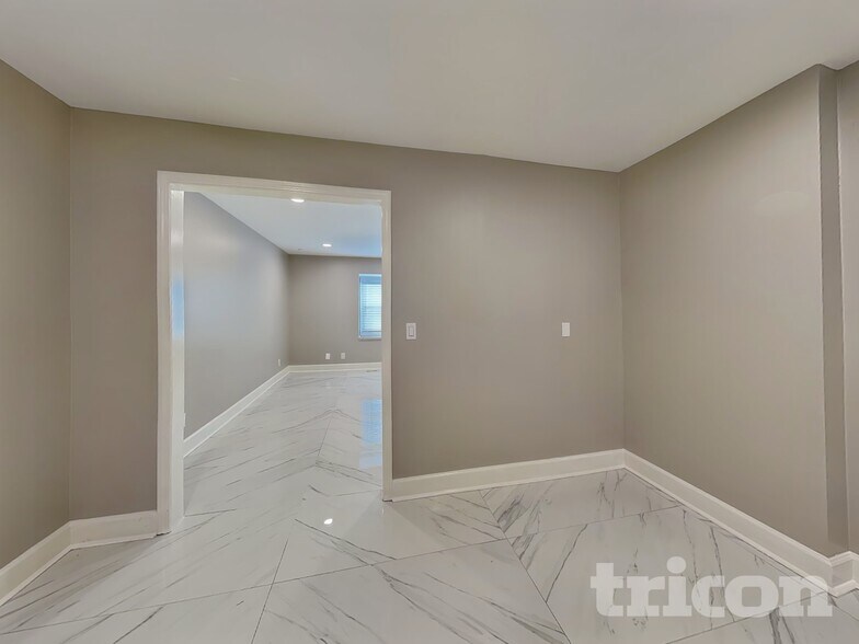 Building Photo - 4963 Preswick Ct