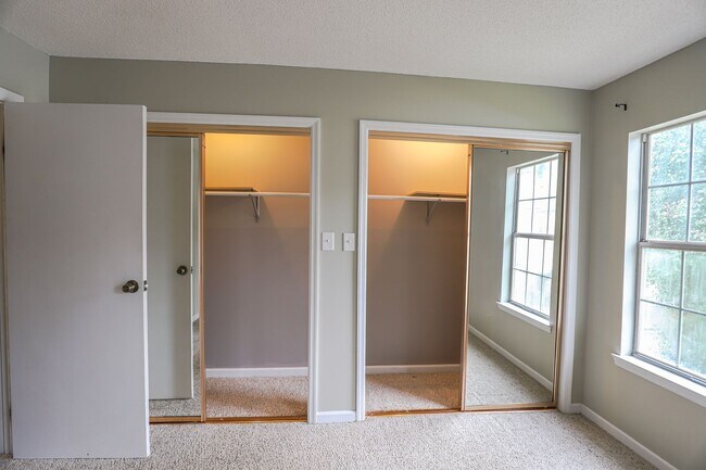 Building Photo - 2 Bedroom Townhome in Augusta!