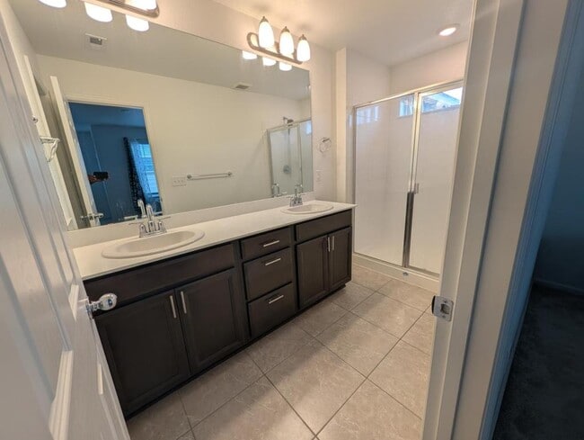 Building Photo - 17517 Booth Fls Wy