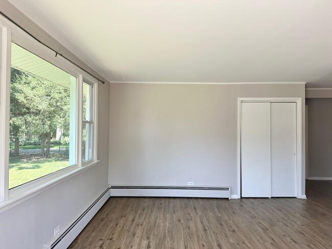 Building Photo - 35339 N Hickory Ln