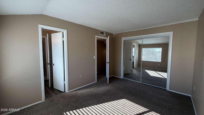 Building Photo - 2423 E Maryland Dr