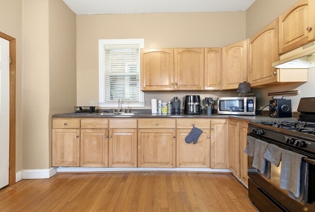 Building Photo - 13 Fulkerson St