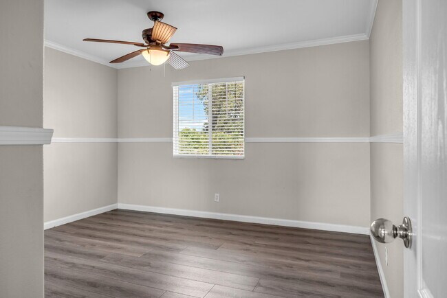 Building Photo - The Woodland Rental You've Been Looking For