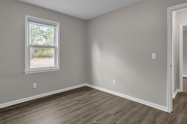 Building Photo - Cozy 2 bedroom in West Columbia comfort and convenience