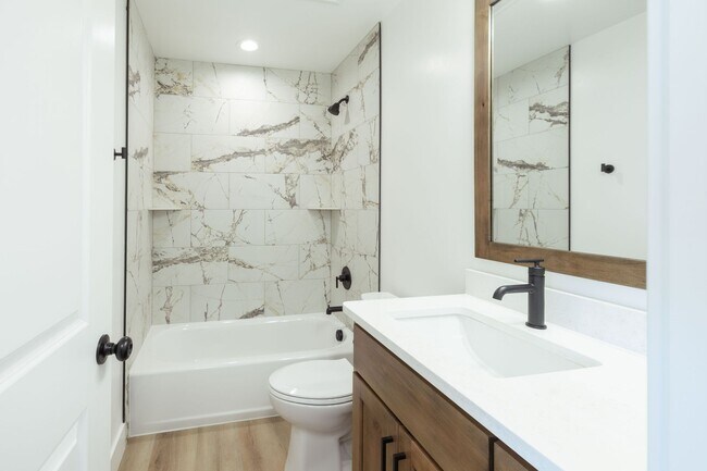 Building Photo - $500 off first month's rent. If rented before the end of AUGUST!!BRAND NEW 5 BED 3 BATH TWIN HOME