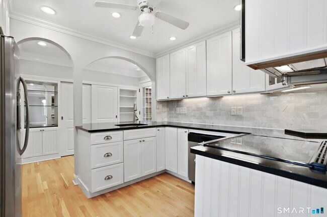 Building Photo - 21 Eunice Ave