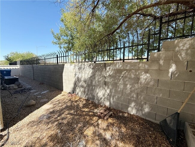 Building Photo - 1072 Valetta Flat Ave