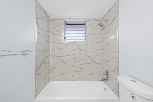 Building Photo - 1300 NE 191st St