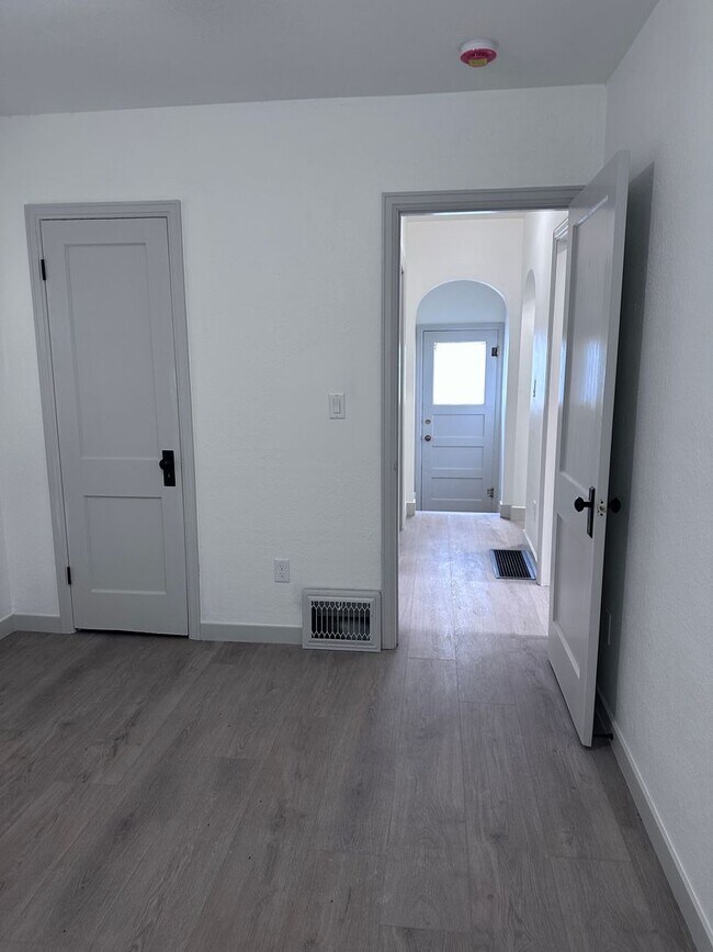 Building Photo - Charming Renovated 3BD/1BA Home with Garage | Idaho Falls