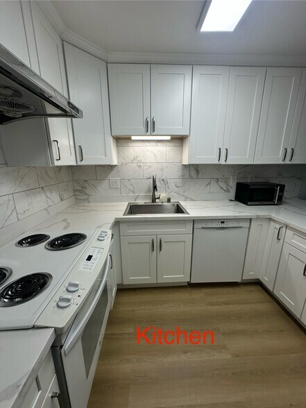 Building Photo - 2655 Edison St