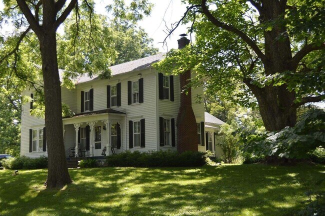 Building Photo - 4561 N Lake Rd