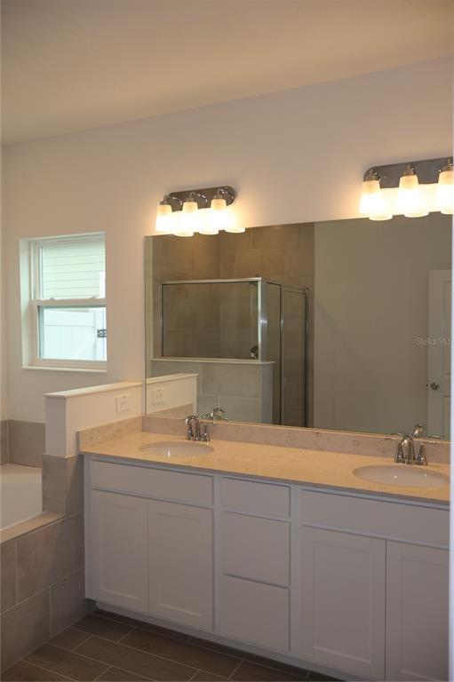 Building Photo - 3260 NE 40th Ln