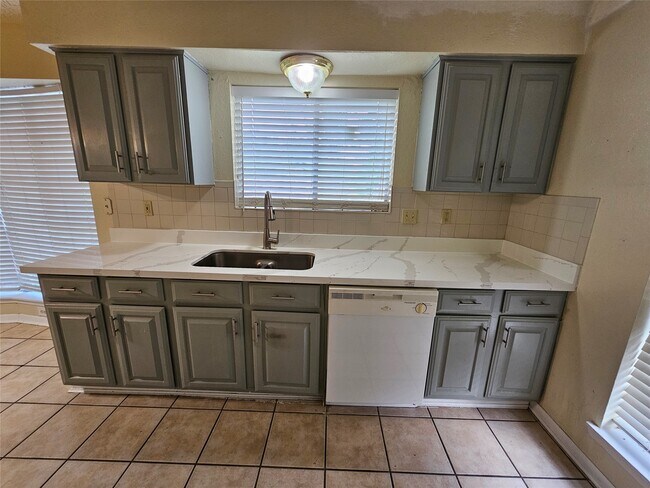 Building Photo - 10423 Tenneco Dr