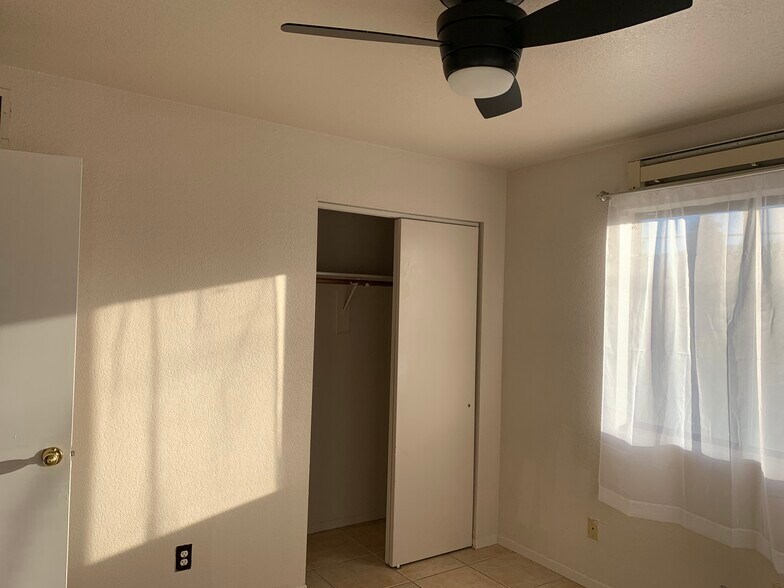 Building Photo - 2446 S High View Cir