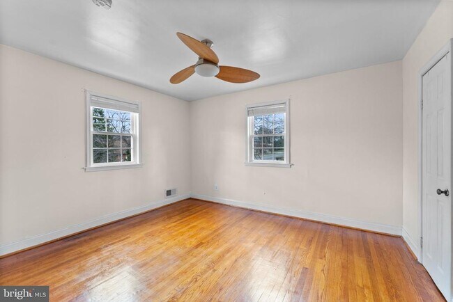 Building Photo - 633 Walker Ave
