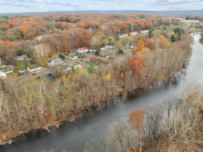Building Photo - 1701 Farmington Ave