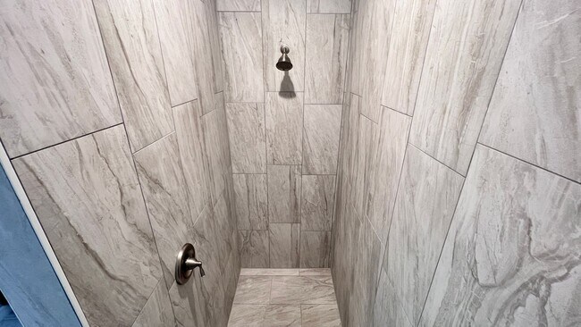 Building Photo - GORGEOUS Bedroom, 2 Bathroom Home in Palm ...