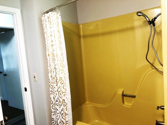 Building Photo - 1555 Flintwood Ave