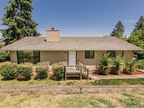 Building Photo - Great 3 Bedroom 2 Bath House!