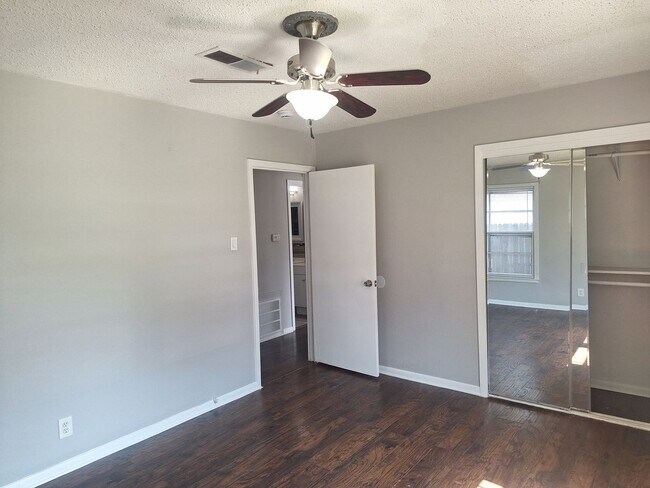 Building Photo - 1225 Harrison Ln