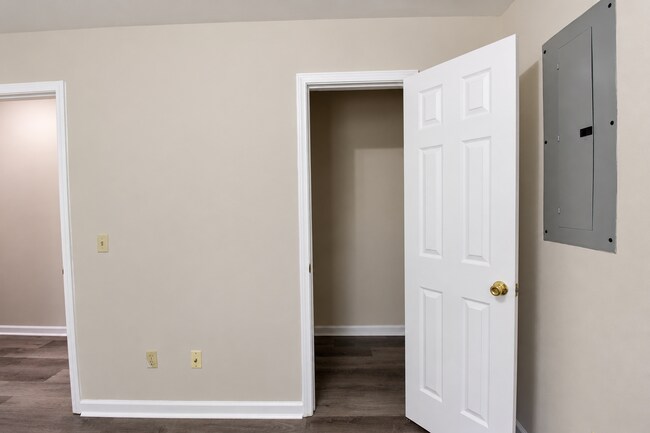 Building Photo - 424 Blake Cir