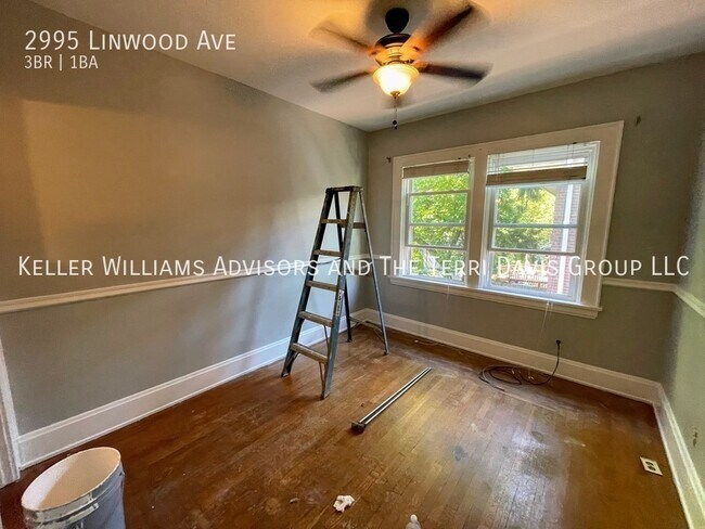 Building Photo - 2995 Linwood Ave