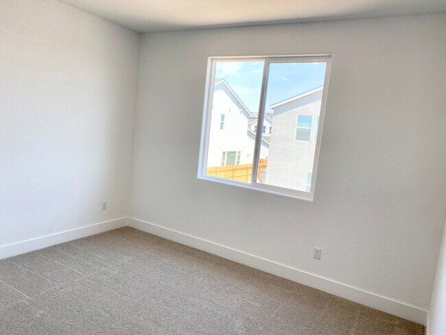 Building Photo - BRAND NEW 4/3.5 Lennar with In-Law Suite