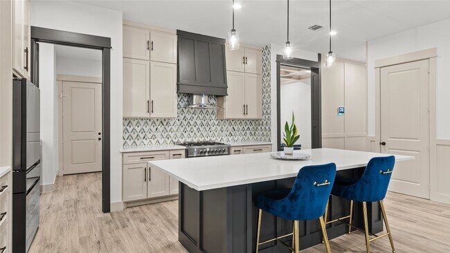 Building Photo - 517 Moore St