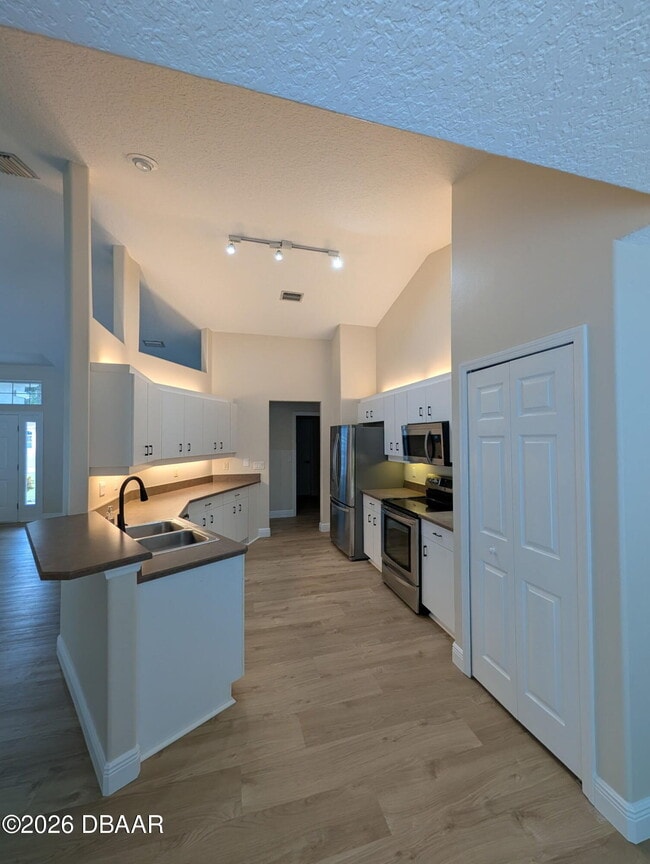 Building Photo - 3725 Sunrise Oaks Dr