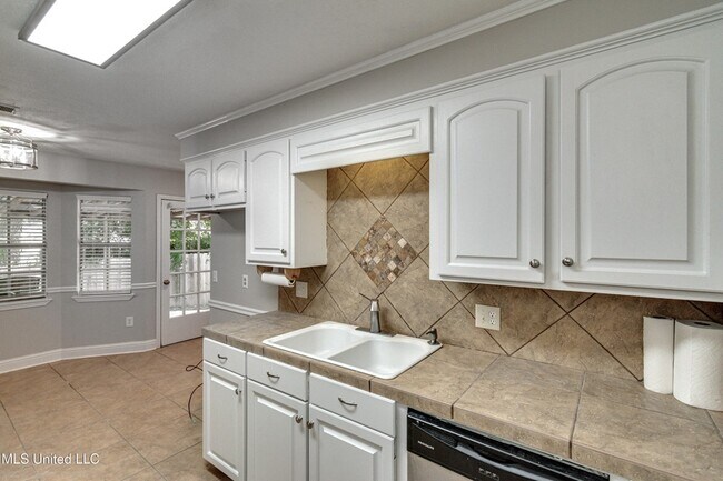 Building Photo - 348 Durham Ct