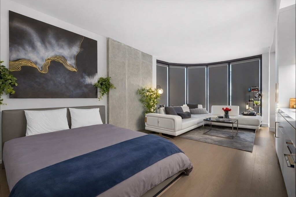 Building Photo - 18 Lagrange St