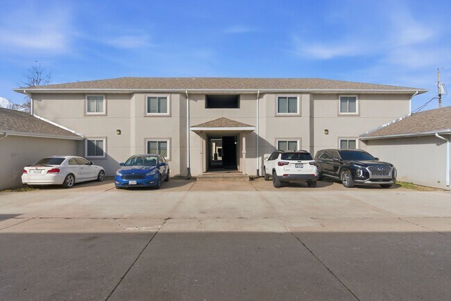 Building Photo - 2 Bedroom Upstairs Apartment - Springfield MO