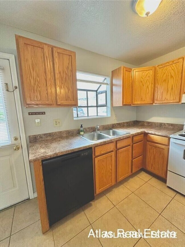 Building Photo - 6970 Peyote Way