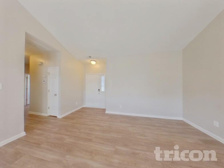 Building Photo - 3004 Dairy Farm Dr