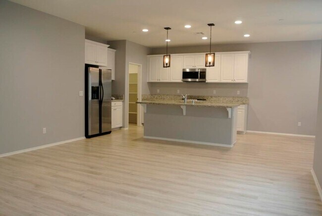 Building Photo - 347 Campolina Ct