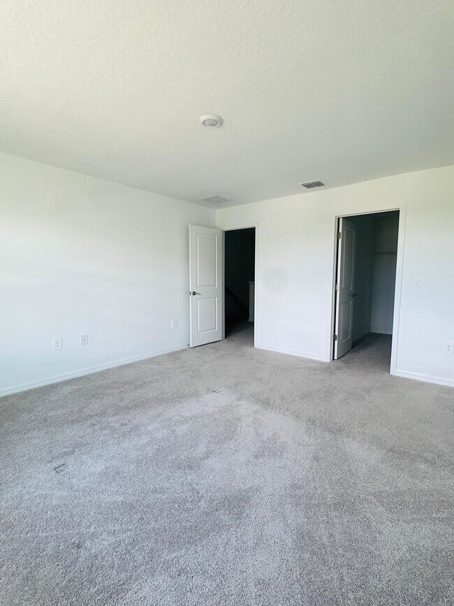 Building Photo - 2287 Portrait St