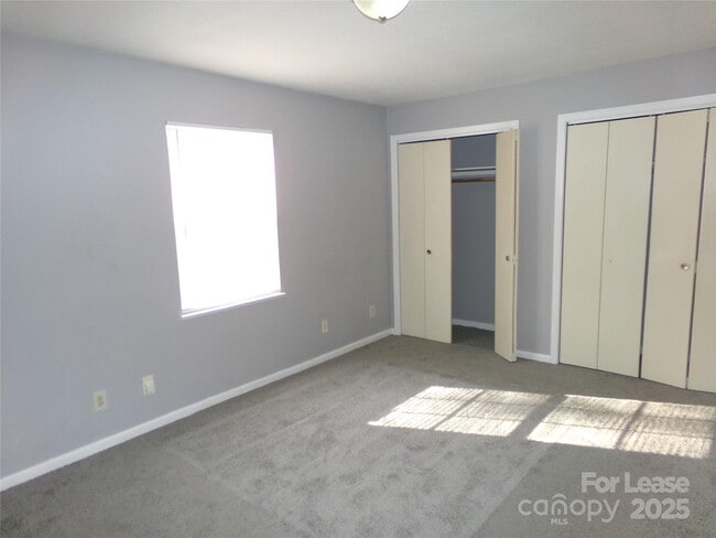 Building Photo - 1351 N 6th St