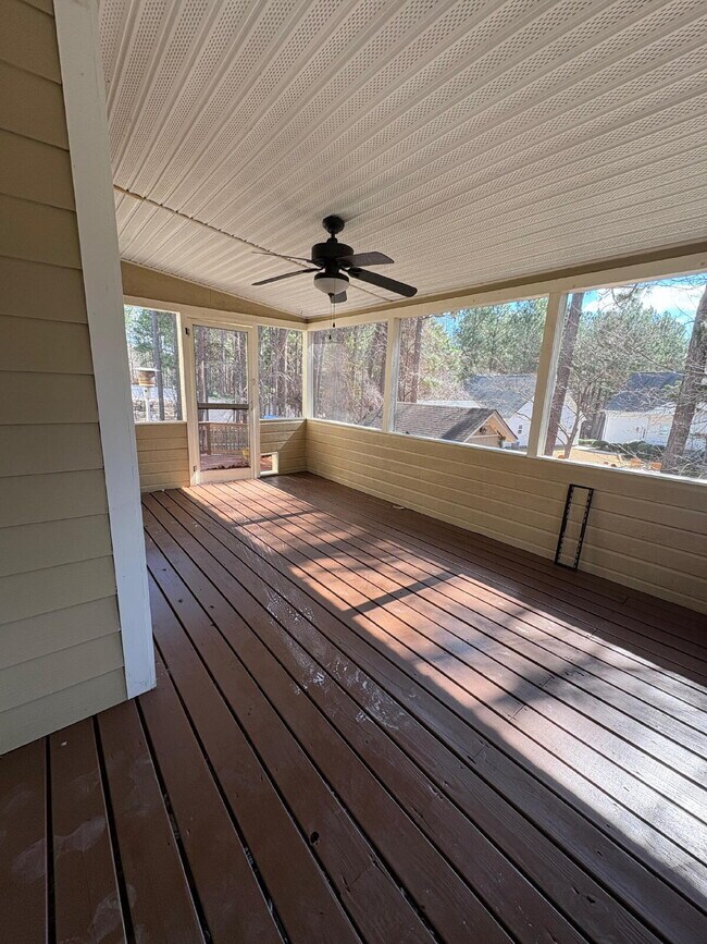 Building Photo - Beautiful executive home, in desirable neighborhood close to schools and Fort Bragg