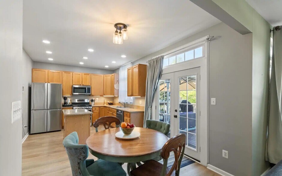 Building Photo - 6 Beau Ridge Dr