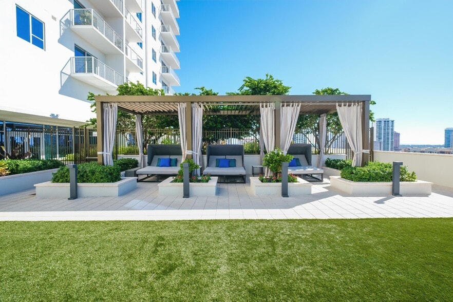 Primary Photo - ParkLine Palm Beaches