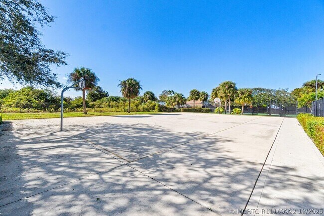 Building Photo - 247 River Park Dr