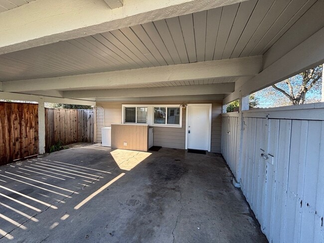 Building Photo - 2 bedroom 1 bathroom ADU located in Northeast Santa Rosa
