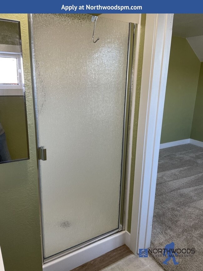 Building Photo - Very Cute 1 bed 1 bath upstairs unit, with...