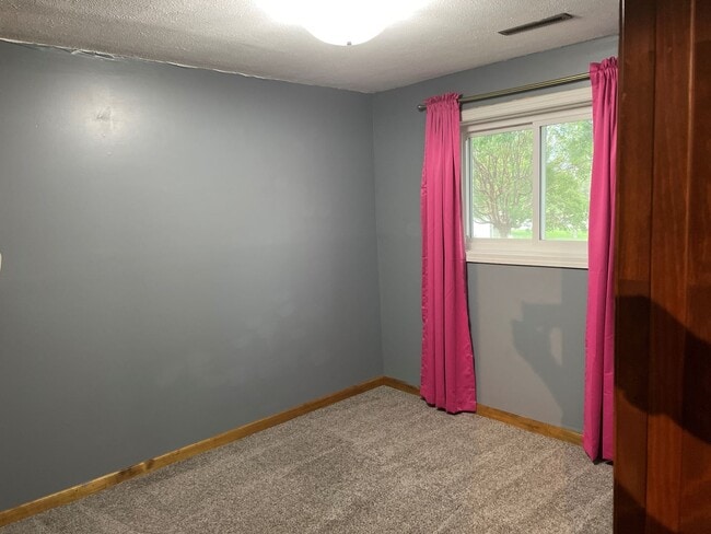 Building Photo - Beautiful Home For Rent on Cul-de-Sac with Huge Fenced Backyard