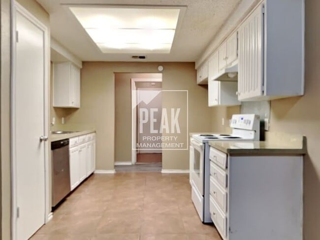 Building Photo - $2000! Large 4 Bed 2 Bath in ARLINGTON! COMING SOON will not stay long!