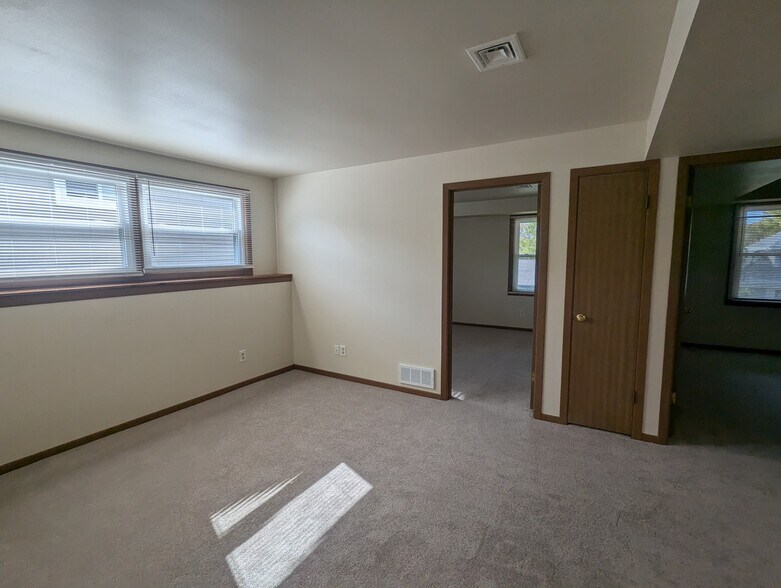 Building Photo - 3351 S 113th St