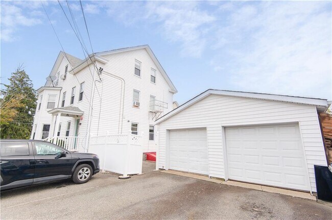 Building Photo - 455 Child St